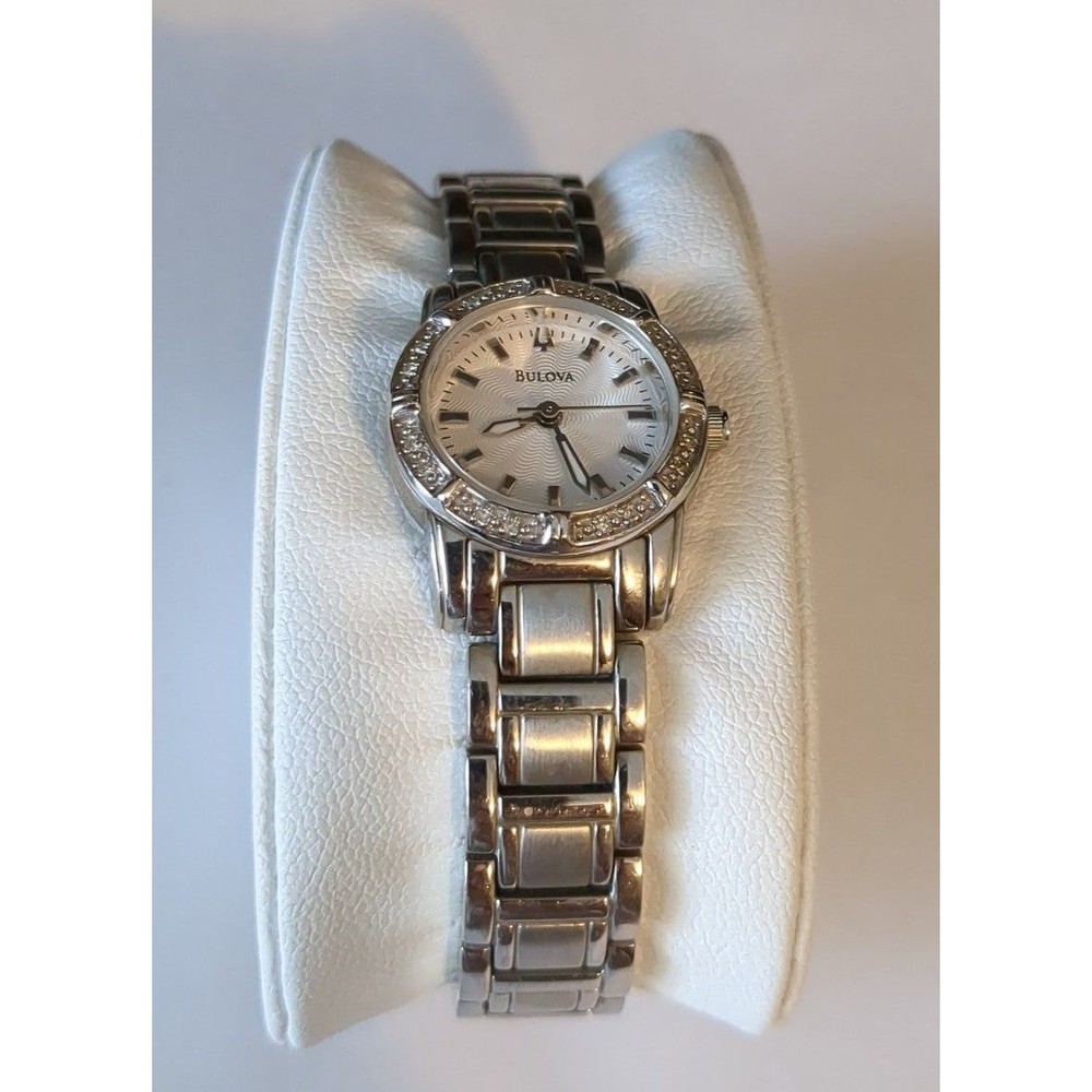 Beautiful Bulova Women's silver tone and diamond watch 96R156 $325 retail